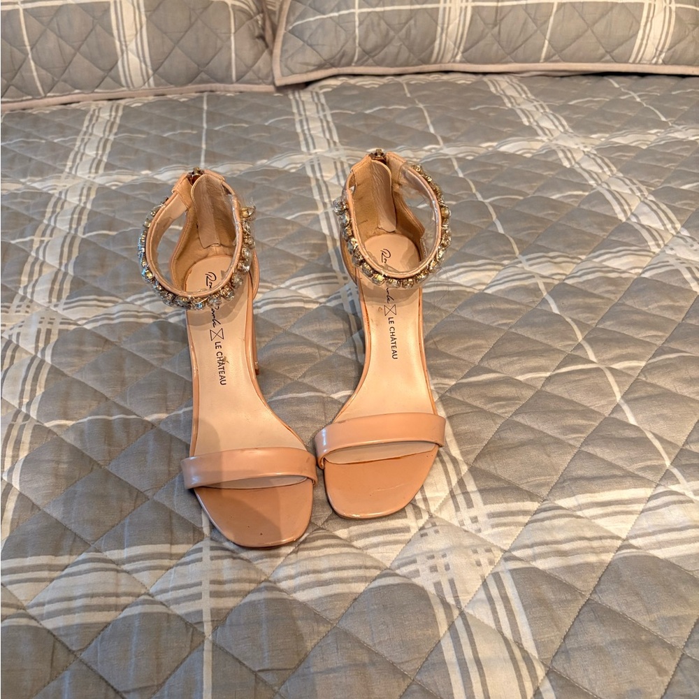 Gianni Bini Tan and Gold Heels Minimalist Design